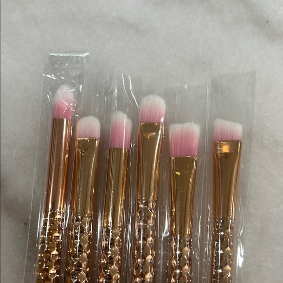Elegant Gold and Pink Makeup Brush Set - Picture 2 of 4